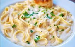 Fettuccine Alfredo